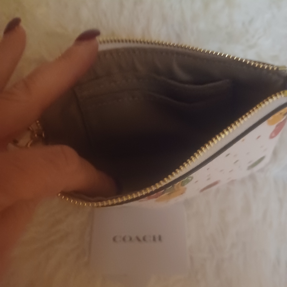 COACH NWT XMAS ORNAMENT PRINTED WRISTLET 🎅 4X6 - Picture 4 of 6
